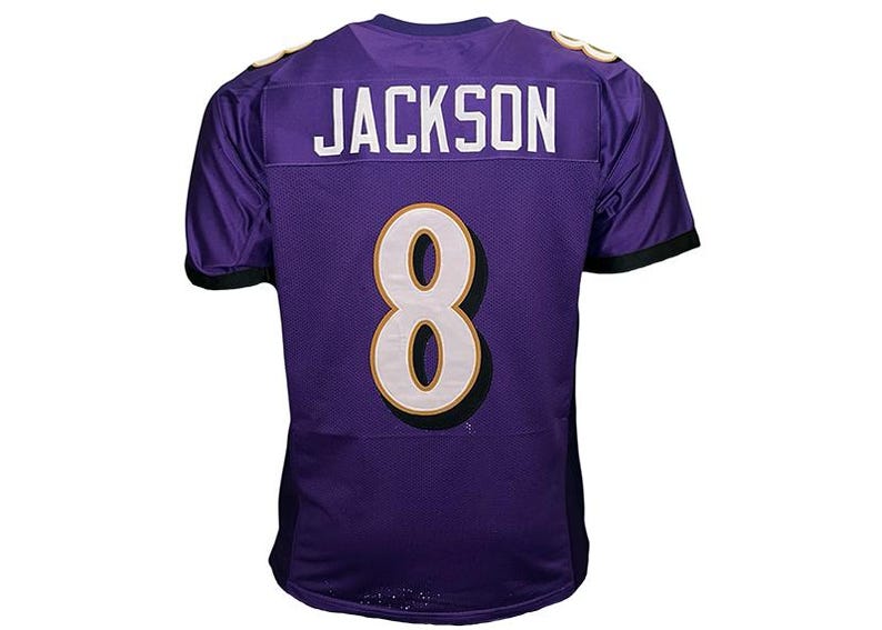 Puede incluir: Camiseta de f&uacute;tbol morada con el nombre "JACKSON" y el n&uacute;mero "8" en blanco. La camiseta tiene ribetes negros en las mangas y el cuello. Un contorno dorado acent&uacute;a el n&uacute;mero.