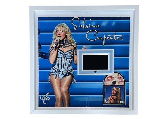 Sabrina Carpenter Signed 3D With With Playable Video 25x25 Framed Sabrina Carpenter Signed 3D With With Playable Video 25x25 Framed