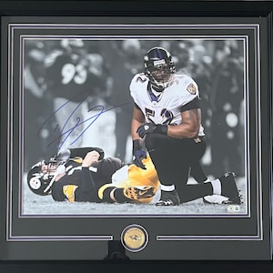 Ray Lewis Autographed Baltimore Ravens 16x20 Framed Photo JSA