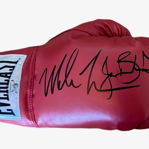 Julio Cesar Chavez Sr. Autographed Red Everlast Boxing Glove Left Hand Tristar Holo 208802