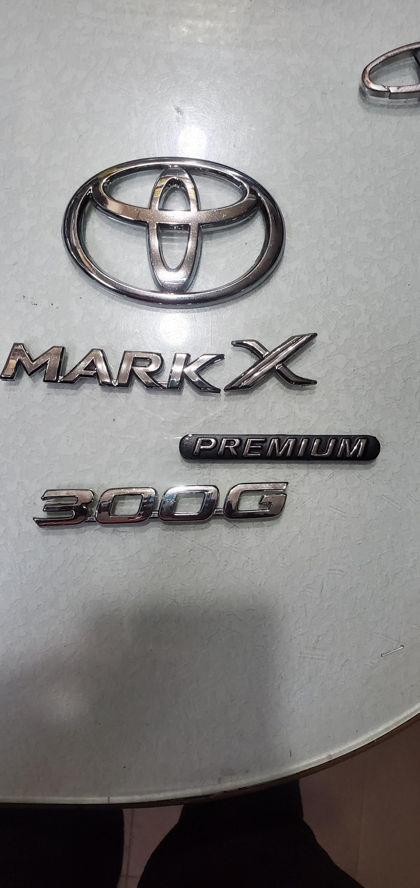 希少本！Car Emblems: The Ultimate Guide… Car Emblems: The Ultimate Guide to Automotive Logos