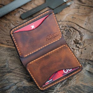 Carteira Journeyman | Carteira minimalista de couro feita à mão | Couro italiano integral curtido com vegetal | Carteira marrom EDC feita na Finlândia