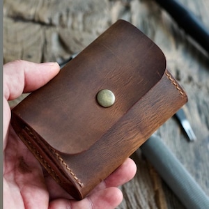 Personalisierte Vertikale Brieftasche aus Leder / Braunes Leder Kartenhalter / Personalisierte Leder Brieftasche für Männer / Groomsmen Geschenk