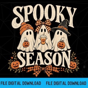 Może przedstawiać: Graficzna ilustracja przedstawiająca trzy białe duchy na czarnym tle z napisem SPOOKY SEASON. Duchy mają na sobie pomarańczową czapkę, kokardę w kratę i czarny kapelusz czarownicy. Trzymają dyniowe wiaderka oraz kubek z kawą, z dyniami poniżej.