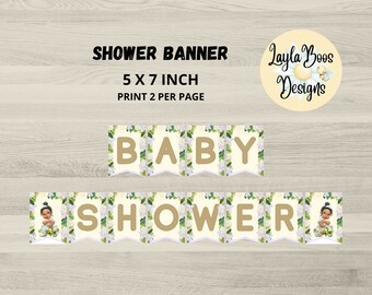 Könnte beinhalten: Ein druckbarer Babyparty-Banner mit weißen Blumen und grünen Blättern. Der Banner lautet "BABY SHOWER" in goldenen Buchstaben. Der Banner ist 5 Zoll mal 7 Zoll groß und kann zwei pro Seite gedruckt werden.