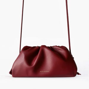 Pouch mit Schulterriemen Schultertasche Umhängetasche - 100% echtes Leder dunkelrot / burgundy/ Bordeaux FREYA ESTEPHAN