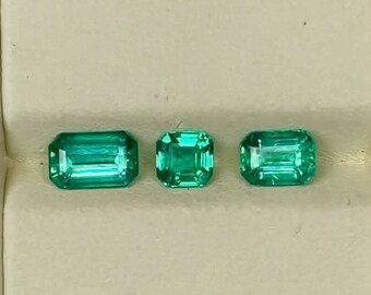 Natural emerald 3.1 carats top quality .    Zambian emerald minor oil  AAA quality clean emerald metallic green emerald