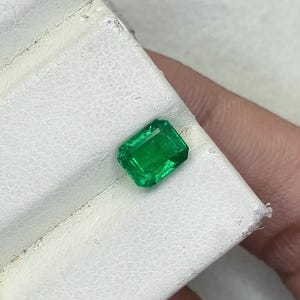 Fine Natural Emerald 1.2carat-vibrant green Emerald cut 6.9x5.6x4.1mm Loose emerald Minor oil Zambian emerald Green emerald Natural gemstone
