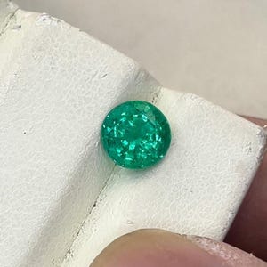 Fine natural emerald round 1.5carat 7.3mm 5.0mm height clean emerald  high quality emerald Zambian emerald  Authentic Emerald