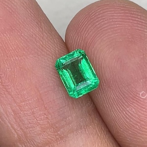 Natural emerald mint green 0.8carat emerald cut fine emerald 6.0x4.6x3.9 mm gem emerald  AA Zambian emerald minor oil emerald