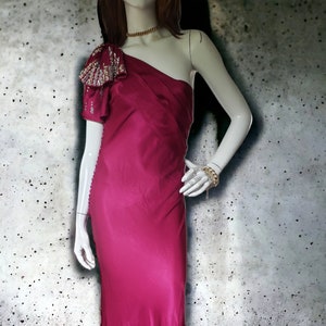 Langes trägerloses Kleid von Christian Dior aus himbeerrotem Satin, Größe S M, Abend-Cocktailparty-Event