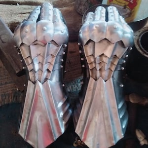 Medieval Knight Gauntlets Pair Steel Hand Gloves for Mason Templar Crusader.