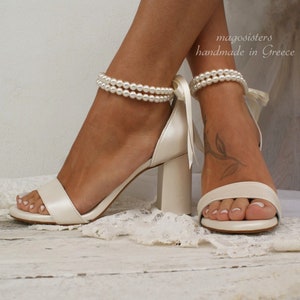 Block heel wedding IVORY sandals/ Handmade ivory heels/ Bridal shoes/ Pearl wedding shoes/ Ivory bridal heels LINDA