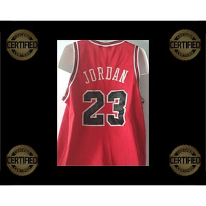 Lot Detail - 1997-98 Dennis Rodman Game Worn & Signed Chicago Bulls Home  Jersey (Rodman LOA)