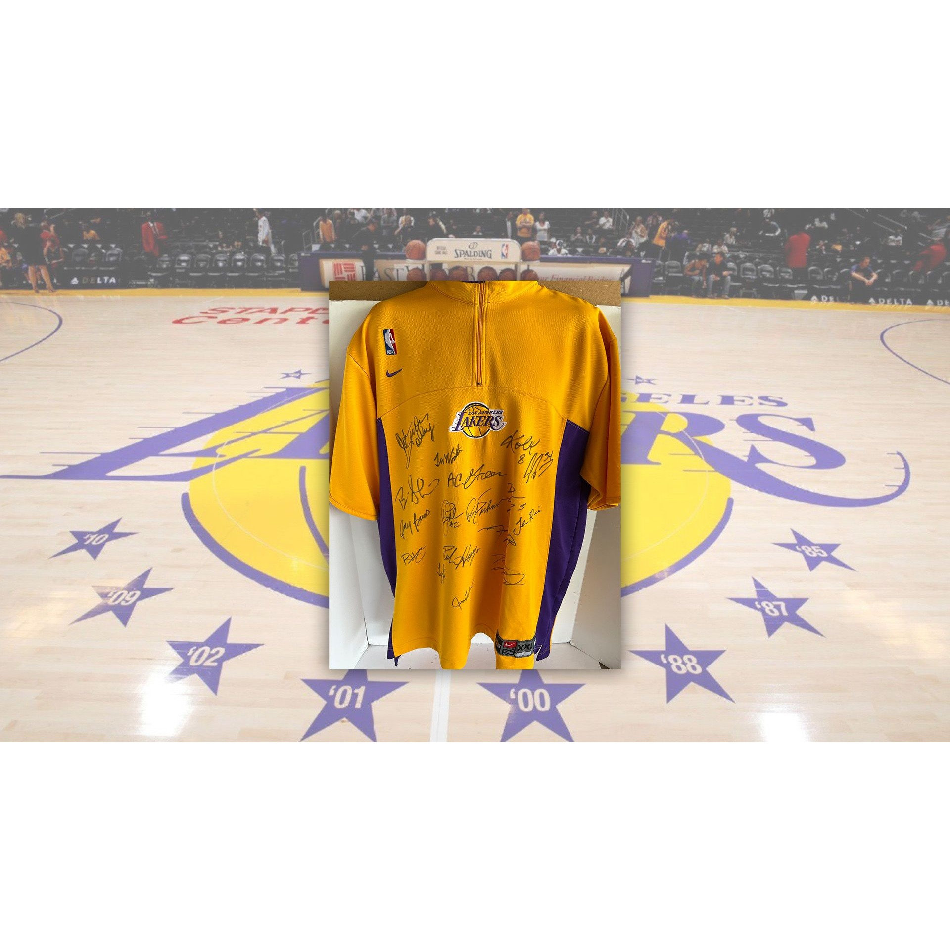 Los Angeles Lakers Practice Men's Nike Dri-FIT NBA Long-Sleeve T-Shirt.  Nike LU