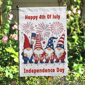 Glücklicher Unabhängigkeitstag Yard Flagge, Vaterländische Zwerge 4. Juli Flagge, Zwerge Sommer USA Yard Flagge, Party am vierten Juli USA Freunde Geschenk, MYH893