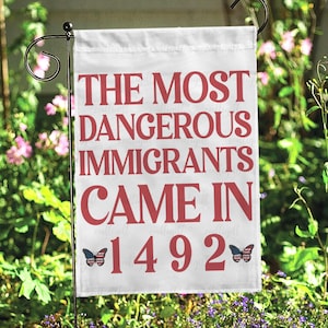 The Most Dangerous Immigrants Came In 1492 Vlag, Pro Immigration Deport Racist Flag, IJS afschaffen, vlag beschermen en verdedigen immigranten, MYJ046