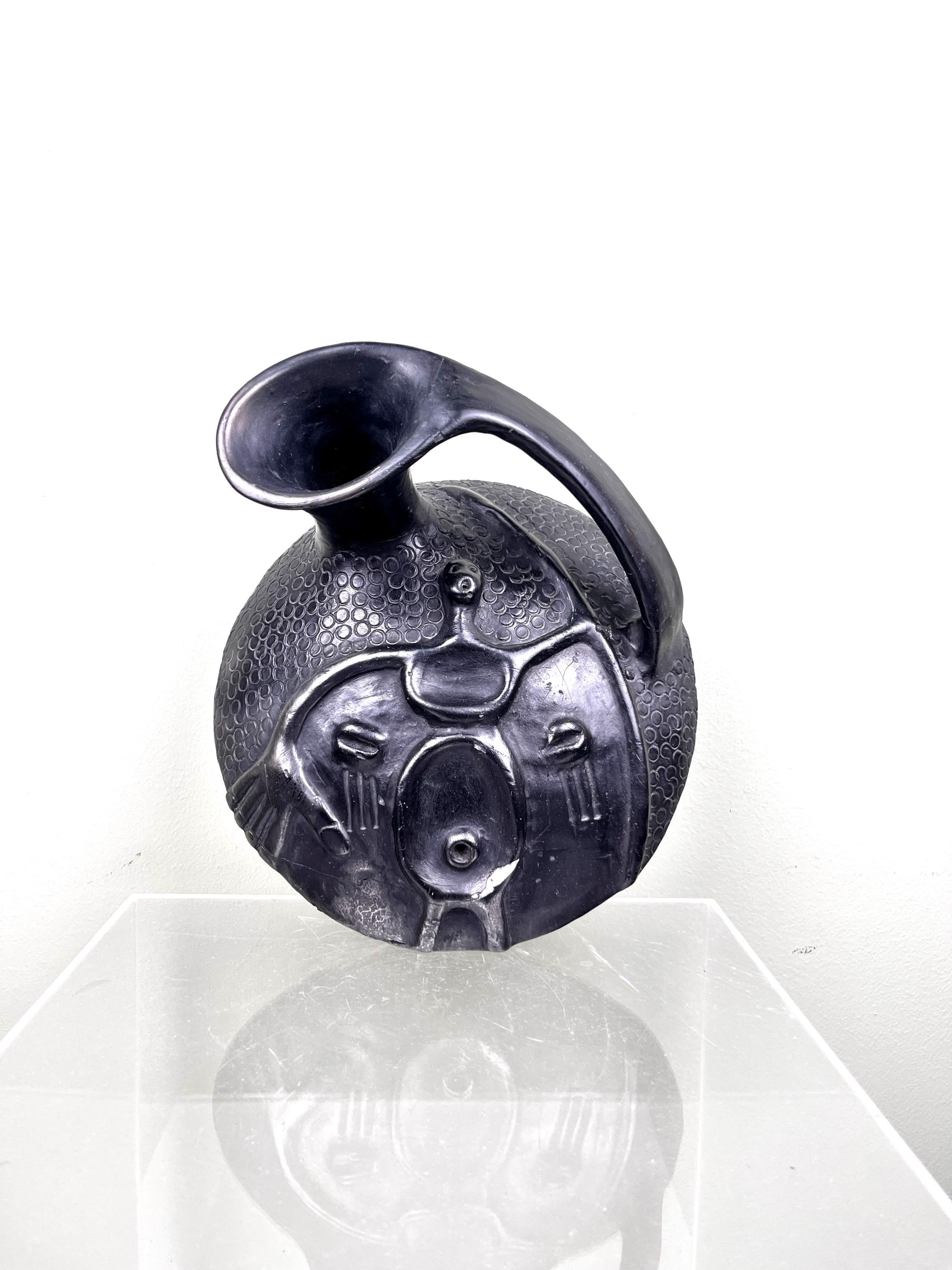 メキシコ伝統工芸品 バロ・ネグロ 透かし彫り 花瓶 漆黒 陶器 オアハカ