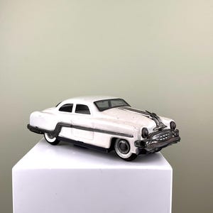 Tin car - Minister Deluxe Tin Car PONTIAC I Tin toy from Amar Toy