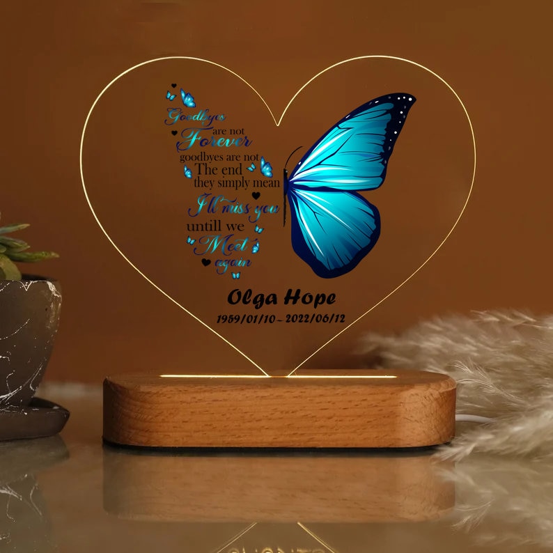 Homestreet Gifts In Loving Memory Of A Sadly Missed Little Girl - Palo commemorativo a farfalla con messaggio speciale