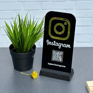 Personalized Wooden Instagram Stand with Custom QR Code for Enhanced Engagement and Brand Promotion