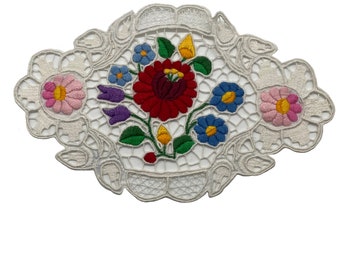 Larger oval Kalocsa and Richelieu embroidery doily