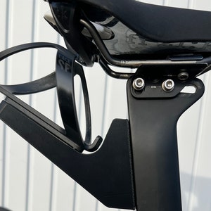Adapter for bottle holder seat post suitable for Canyon Speedmax