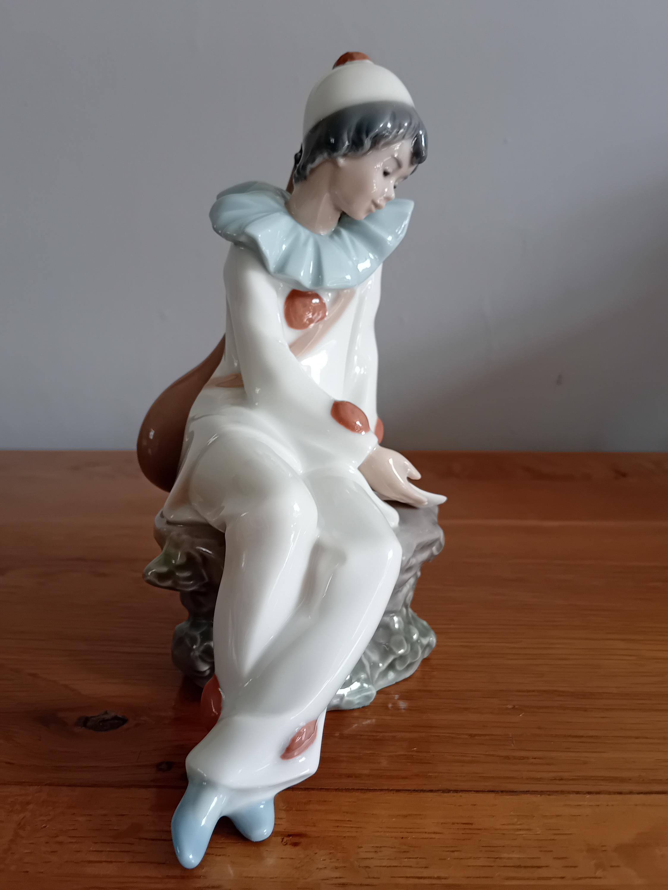 Nao by Lladro - Pequeno Pierrot Lector - Little Pierott Reader