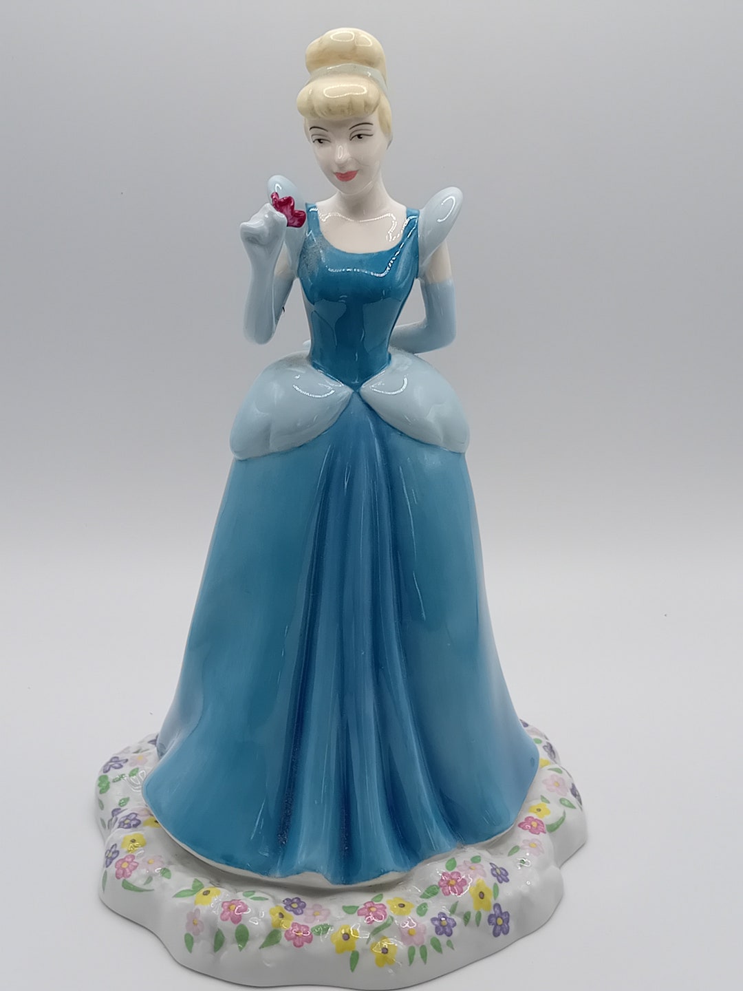 バニキンズ シンデレラ Cinderella フィギュリン ロイヤルドルトン バニキンズ シンデレラ Cinderella フィギュリン ロイヤルドルトン