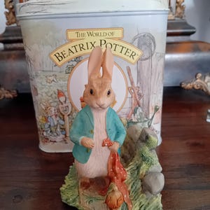 Die Welt von Beatrix Potter. Bordüre Fine Arts. Vintage Sammler Skulptur in Zinn. "Peter Hase im Garten" AP1. Ideales Geschenk.