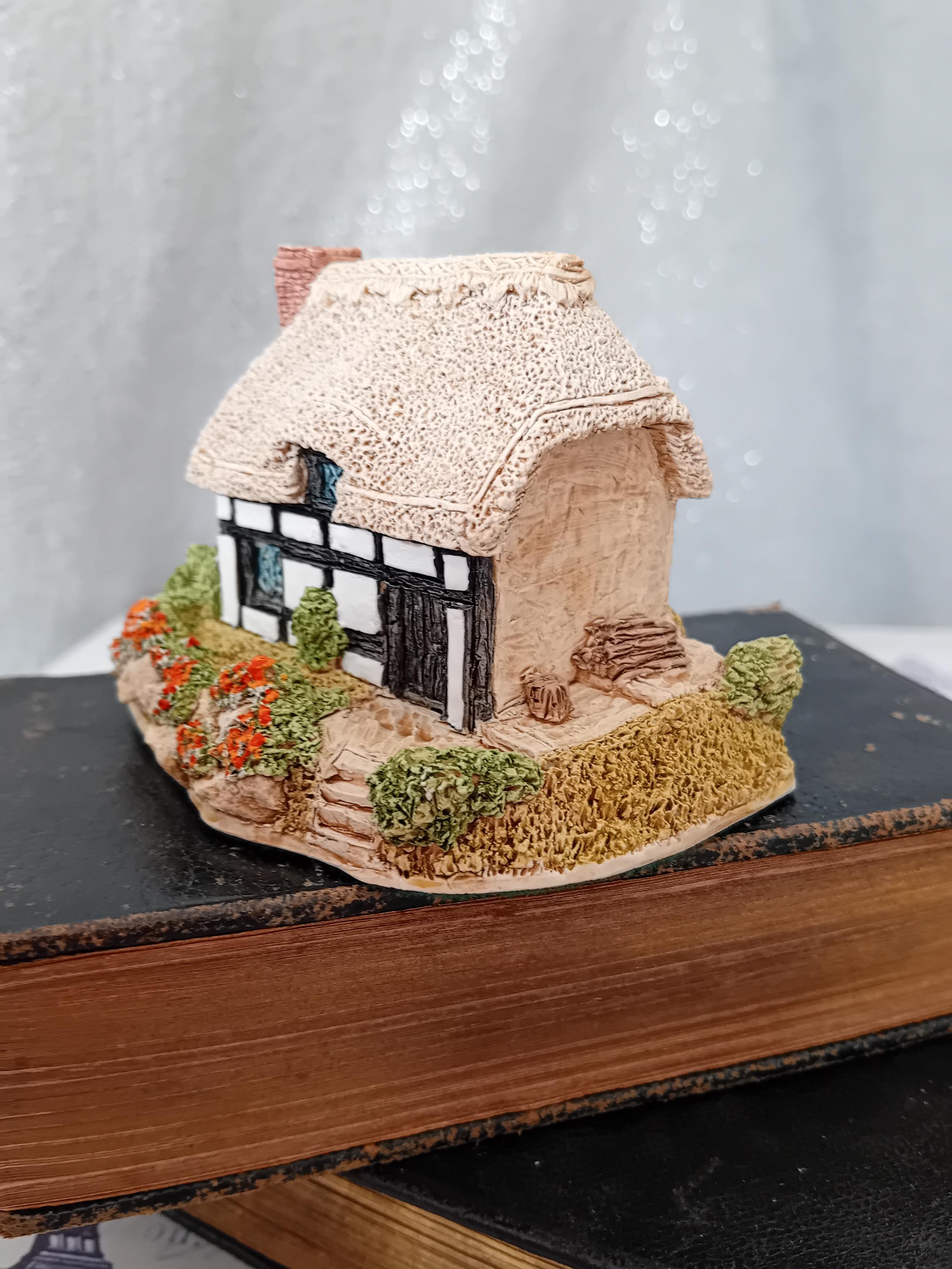 Lilliput Lane Collectable Cottage From the English Collection
