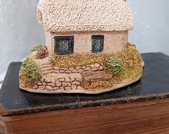 Lilliput Lane Collectable Cottage From the English Collection