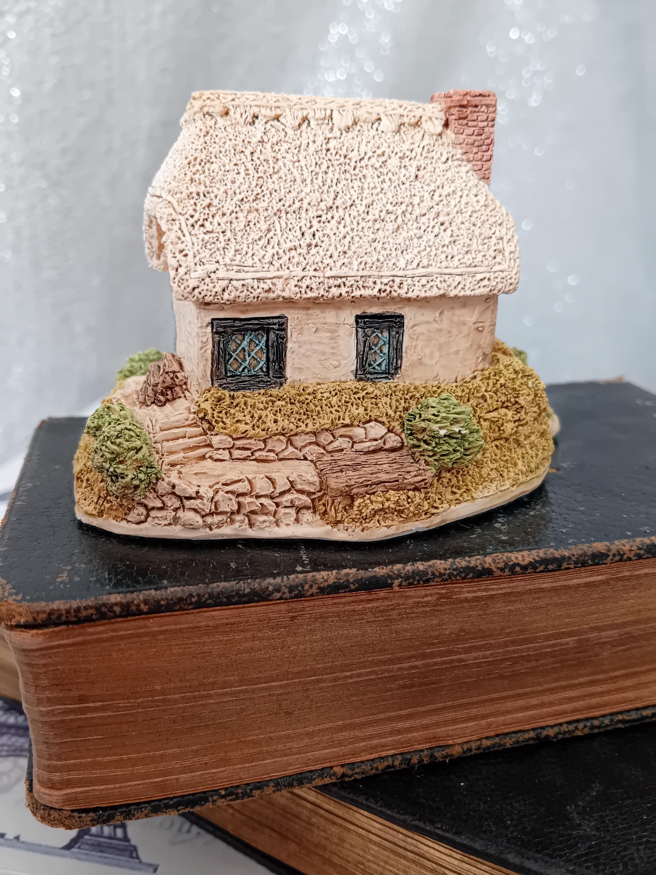 Lilliput Lane Collectable Cottage From the English Collection
