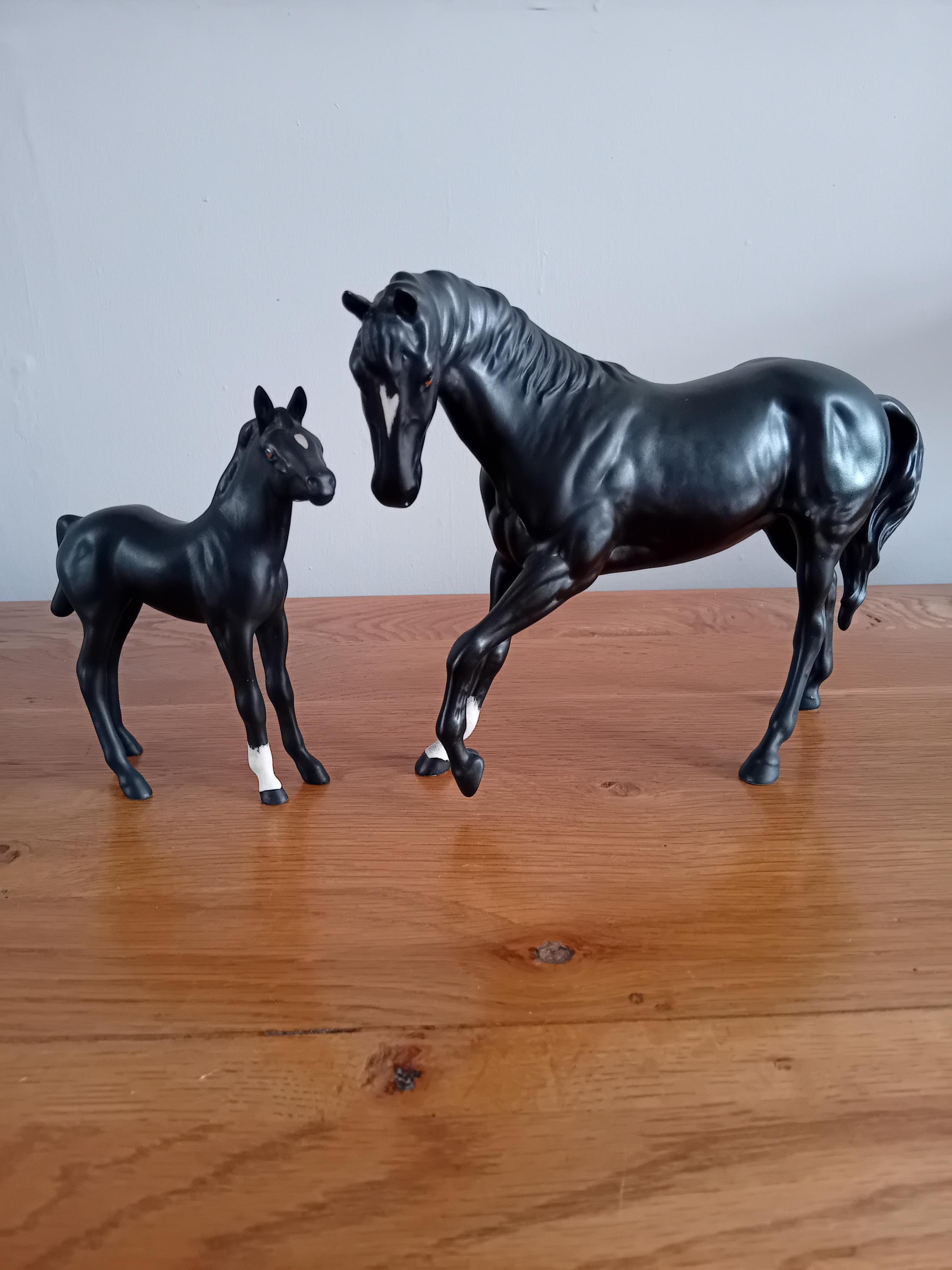 ロイヤルドルトン　馬　置物　 Black Beauty ＆ Foal ロイヤルドルトン 馬 置物 Black Beauty ＆ Foal - メルカリ