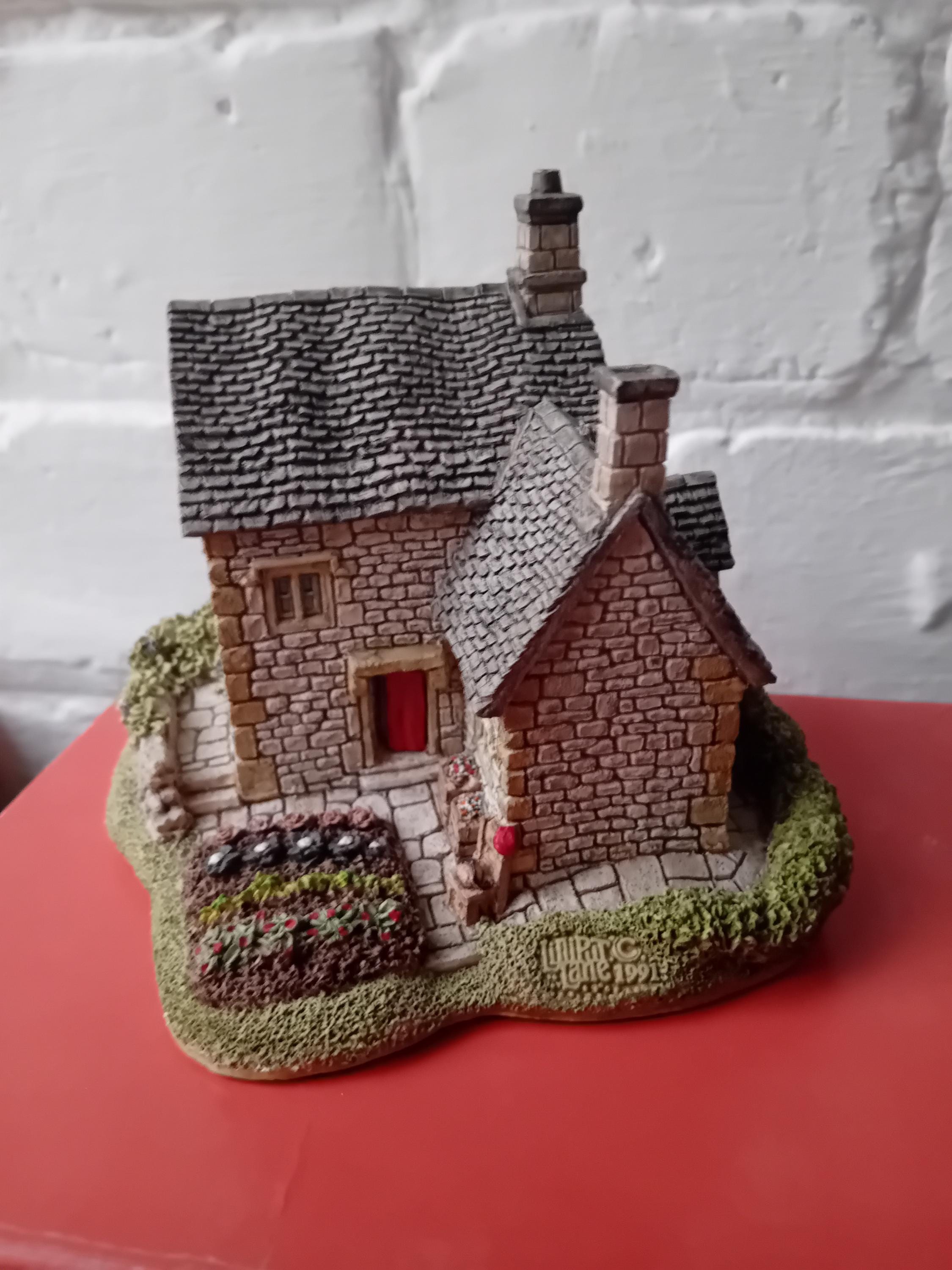 Lilliput Lane Collectable Cottage- Boxed, as New- Village Shops