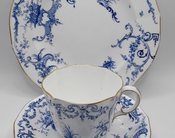 Vintage Royal Crown Derby. Teetasse, Untertasse und Teeteller. Königlicher Garten 4572