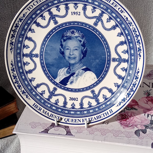 Queen Elizabeth II commemorative Golden Jubilee plate