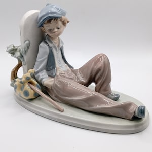 Lladro figure - Time to Rest. Retired No 5399
