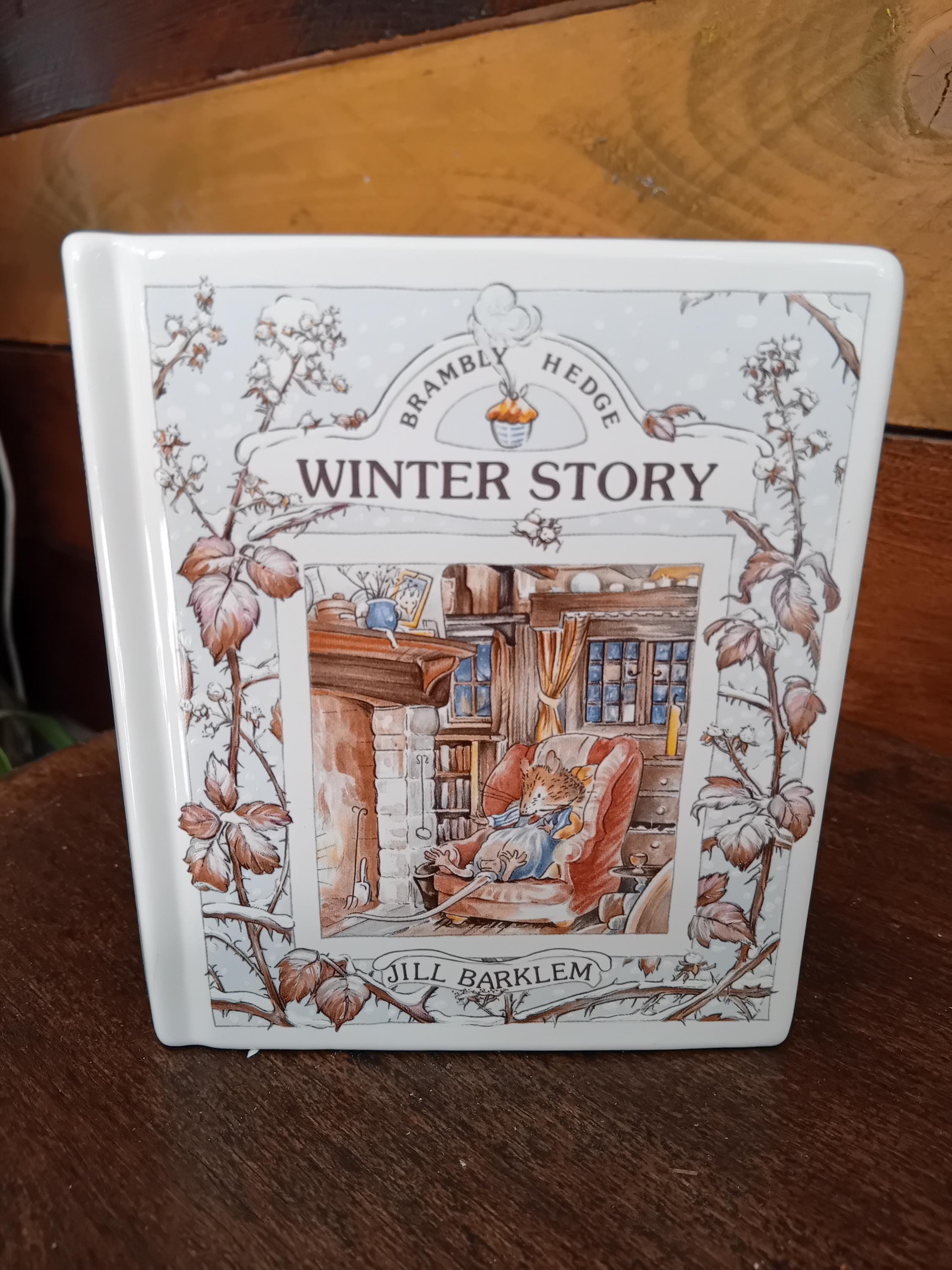 ヴィンテージのブランブリー・ヘッジ・コレクターズ貯金箱。冬