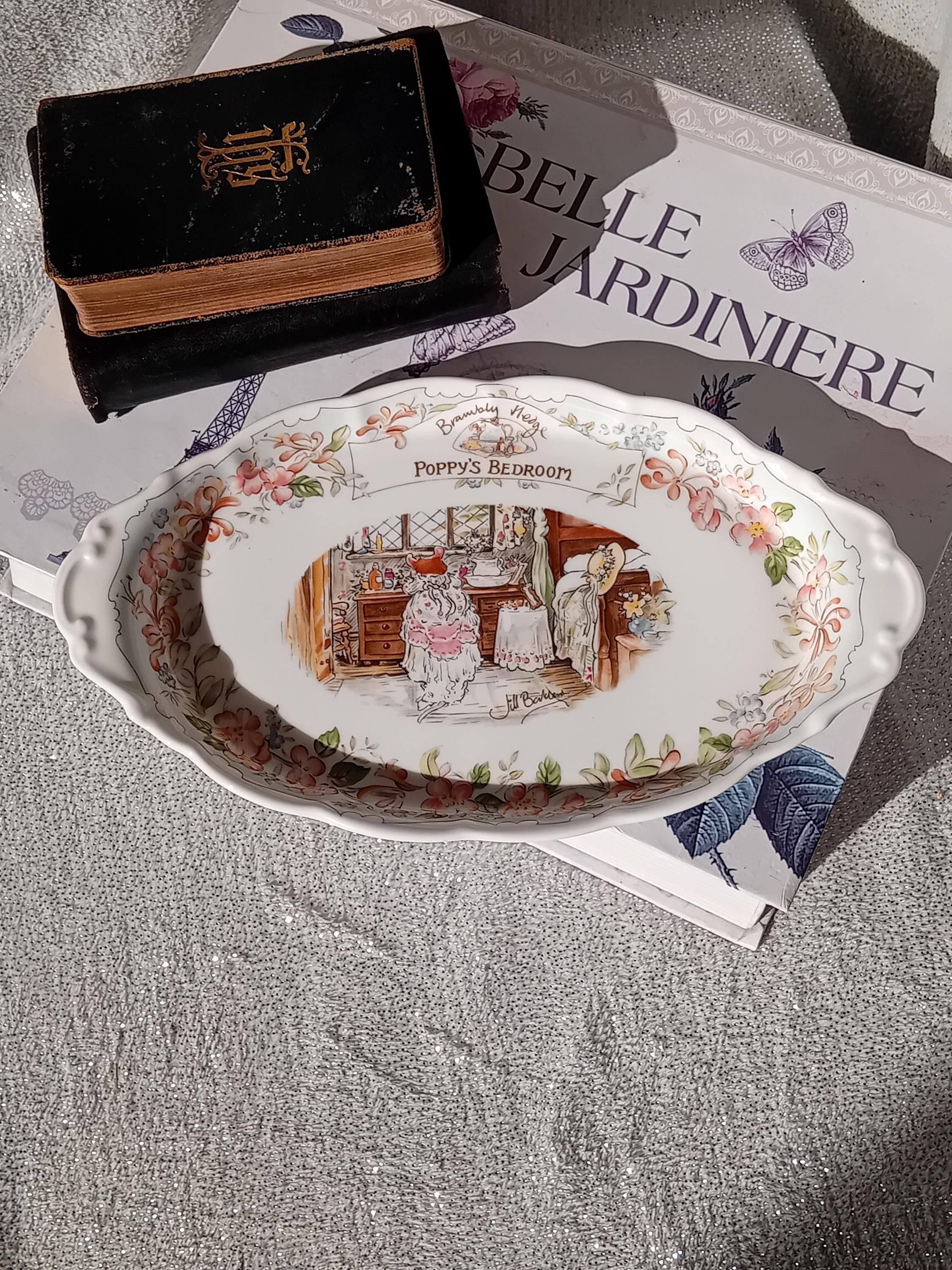 Vintage Brambly Hedge Oval Collectors Plate / Teatray