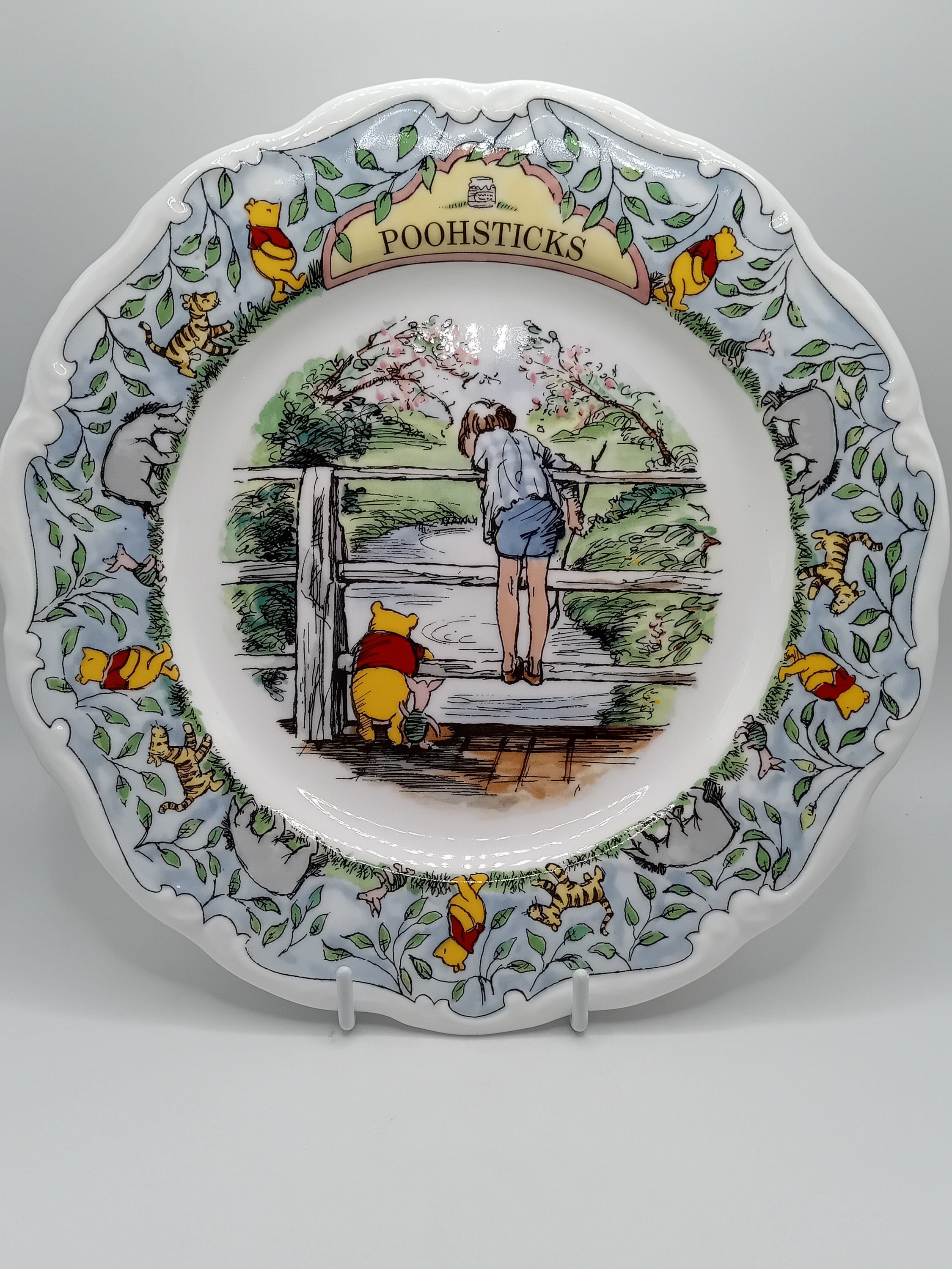 Birchcroft Porzellan-Fingerhut – Sammlerstück „Christopher Robin Trifft Winnie Puuh“, Mit Goldband