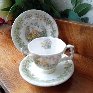Trio di tazze da tè in miniatura vintage Brambly Hedge. - Primavera. Senza scatola.