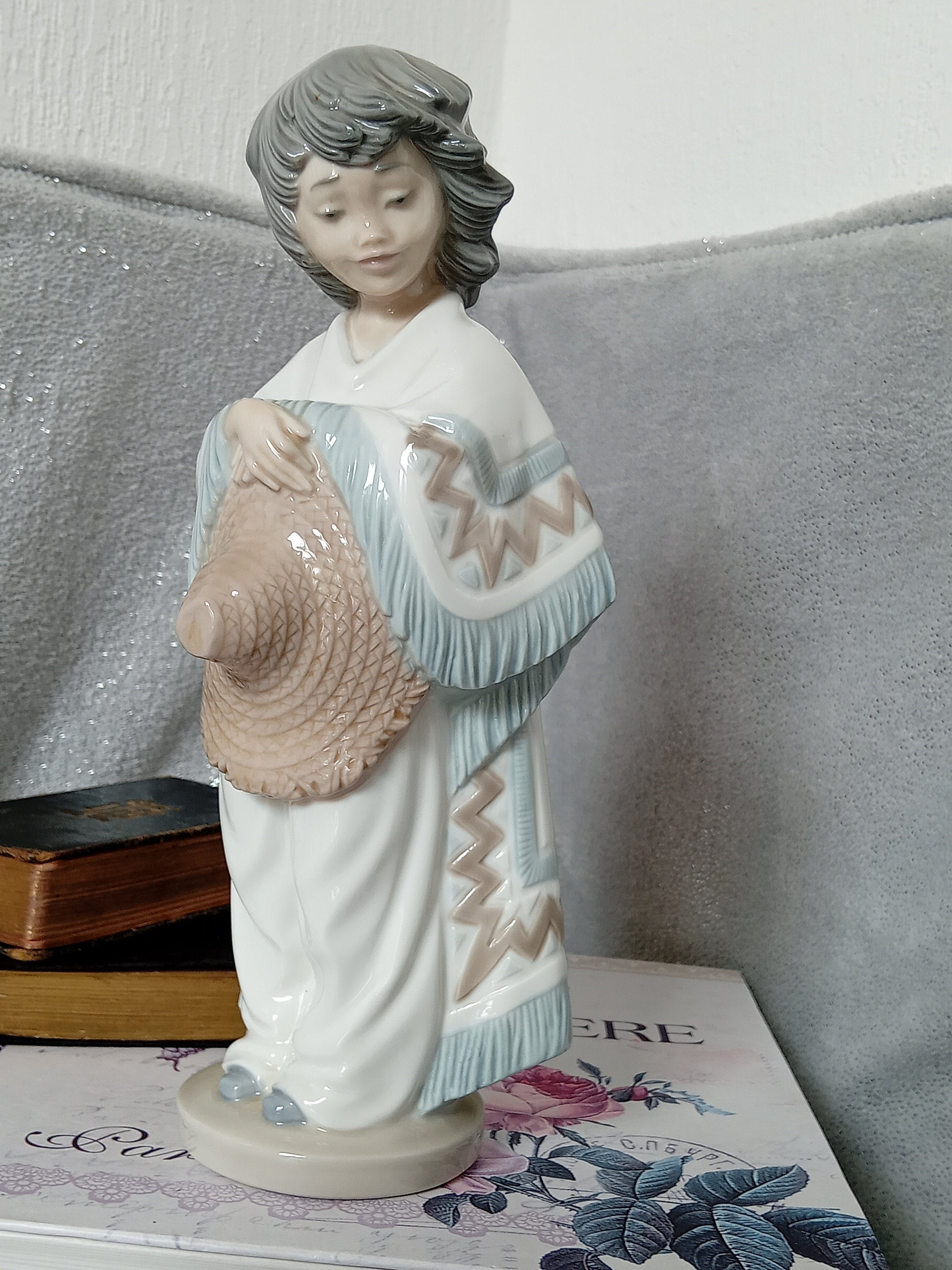 nao hand made in Spain 少年少女ペア Nao Figurine, Nao by Lladro Spain, Figurine Boy With Rabbit
