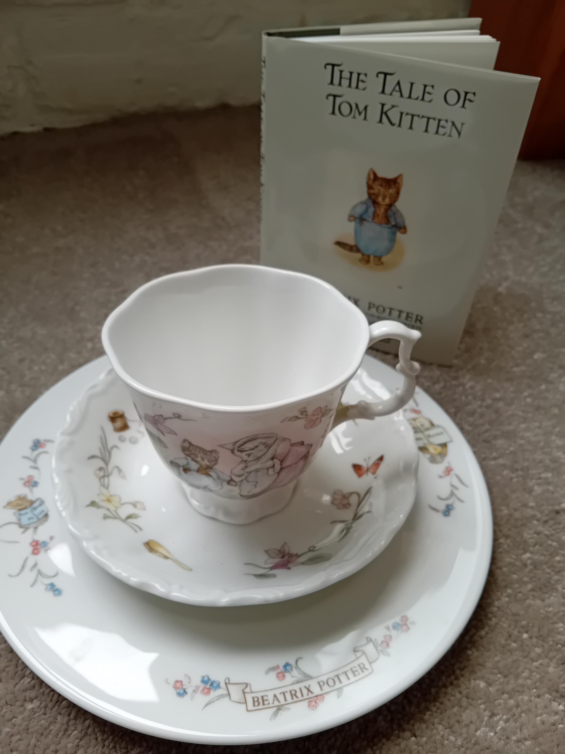 Royal Albert Beatrix Potter - Tom Kitten Teaset + Free Gift