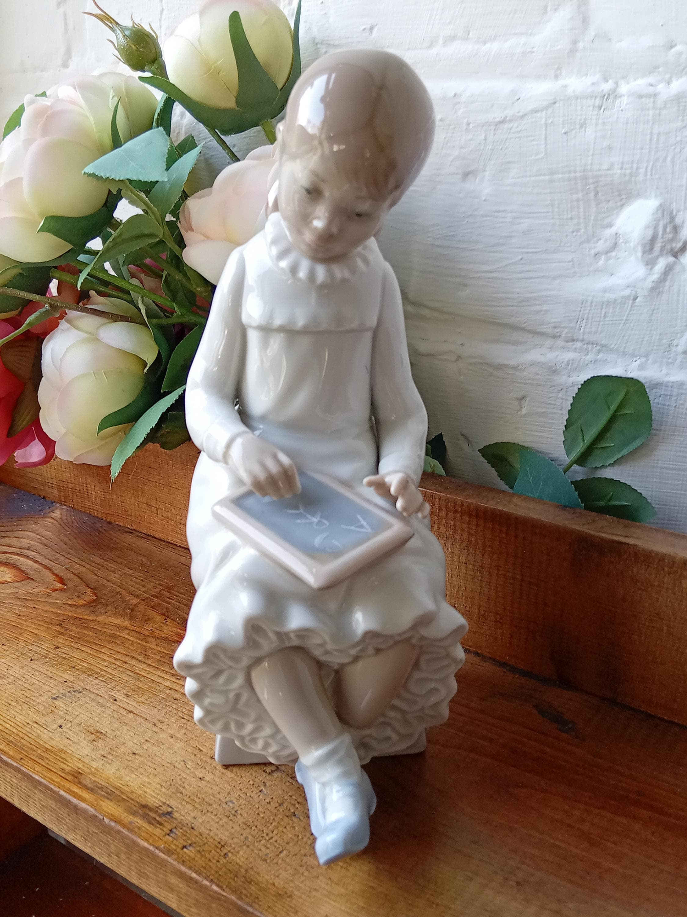 （1985年/極美品） LLADRO （NAO）HANDMADE 『靴履く少女』 il_1080xN.4843657366_5zh6.jpg