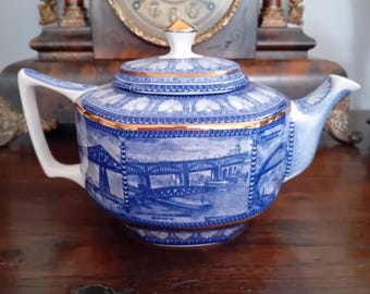 Vintage Wade Ceramics Rington Ltd Teapot. Northern Bridges Design .Excellent condition. Vintage English Bone China. Vintage Decor.