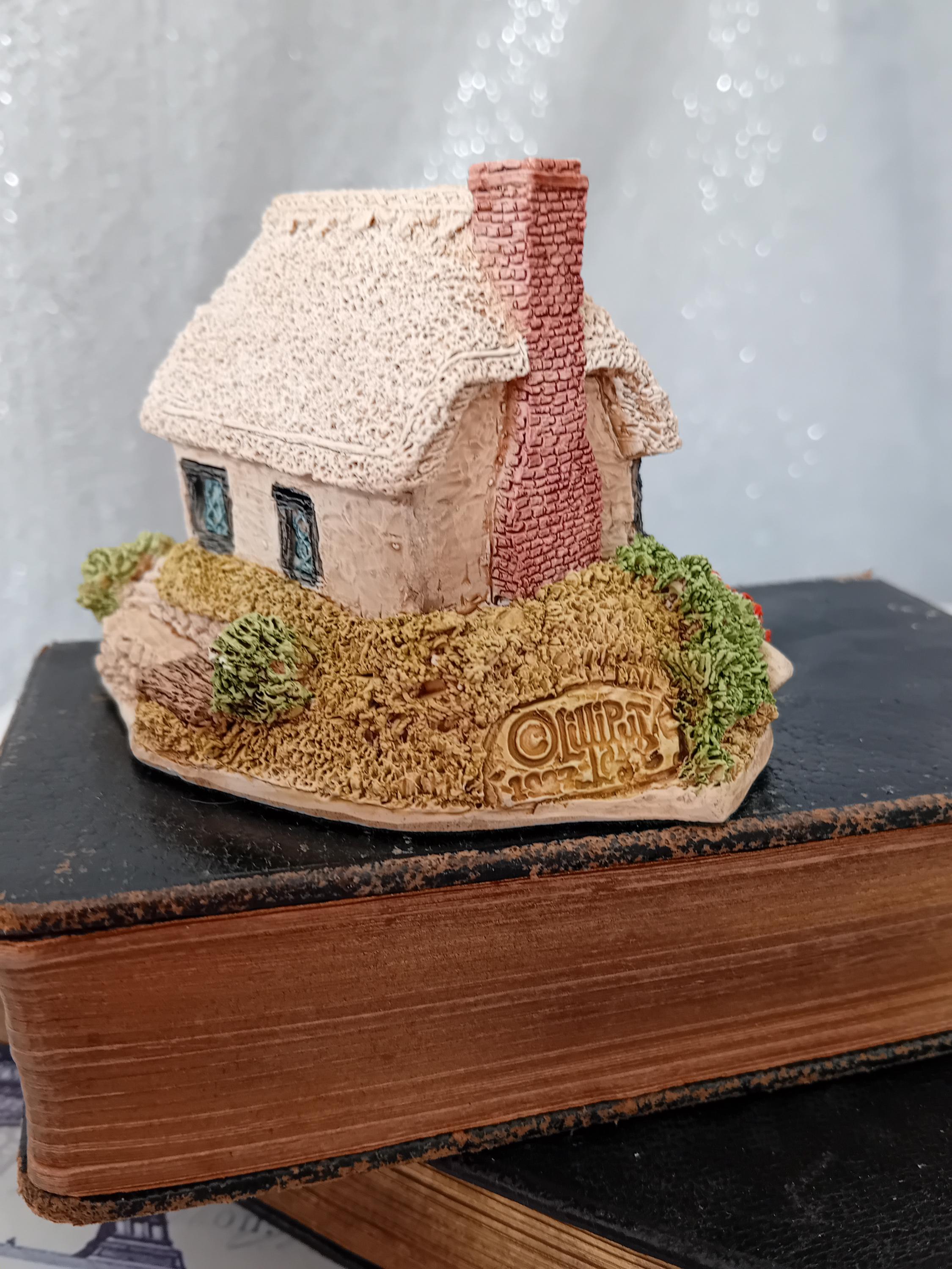 Lilliput Lane Collectable Cottage From the English Collection