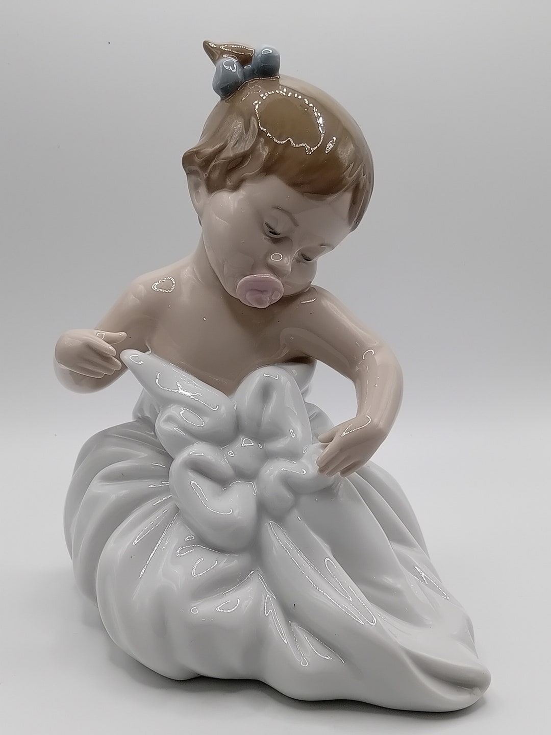 リヤドロ Lladro Nao by Lladro Girl Yawning Vintage 1992 NAO Lladro Young Girl Yawning Porcelain