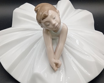 Nao by Lladro - Dance Class. No 1283