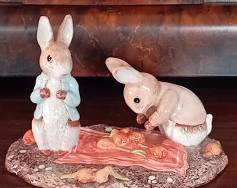 Vintage Beatrix Potter 1999 Annual Collectors Tableau. Mittens